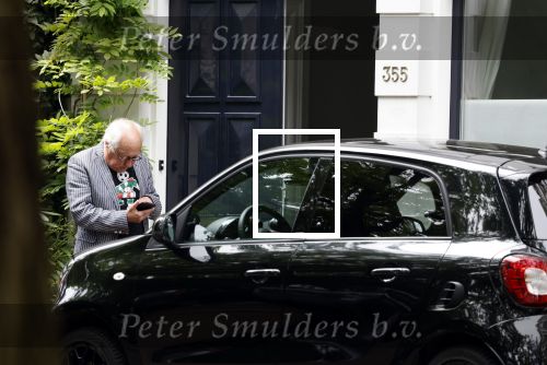 Amsterdam 1 juli 2024
Youp van t Hek bij zijn nieuwe huis wat momenteel verbouwd wordt.