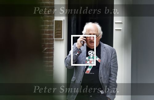 Amsterdam 1 juli 2024
Youp van t Hek bij zijn nieuwe huis wat momenteel verbouwd wordt.