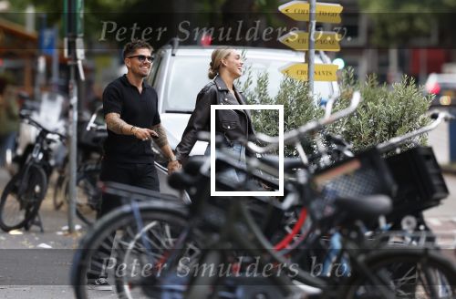 Amsterdam 26 juni 2025
Andre Hazes hand in hand met zijn nieuwe vriendin Noa Braaf op de beethovenstraat.