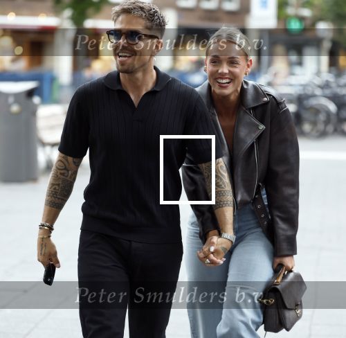 Amsterdam 26 juni 2025
Andre Hazes hand in hand met zijn nieuwe vriendin Noa Braaf op de beethovenstraat.