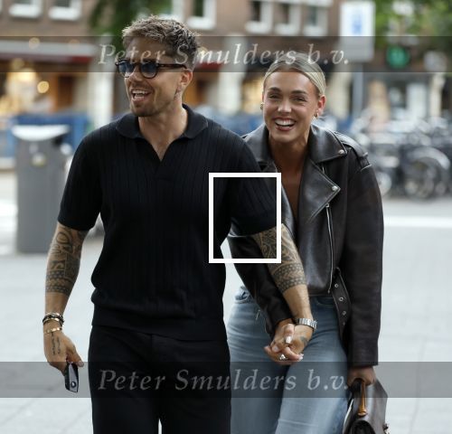 Amsterdam 26 juni 2025
Andre Hazes hand in hand met zijn nieuwe vriendin Noa Braaf op de beethovenstraat.