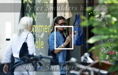 Amsterdam 11 juli 2025
Annemieke Verdoorn nmet een vriendin op de cornelis schuytstraat.