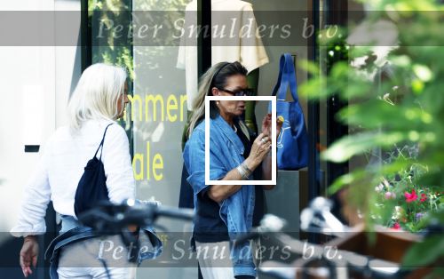 Amsterdam 11 juli 2025
Annemieke Verdoorn nmet een vriendin op de cornelis schuytstraat.