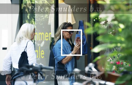 Amsterdam 11 juli 2025
Annemieke Verdoorn nmet een vriendin op de cornelis schuytstraat.