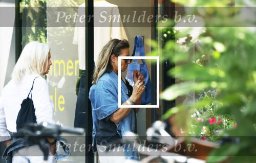 Amsterdam 11 juli 2025
Annemieke Verdoorn nmet een vriendin op de cornelis schuytstraat.