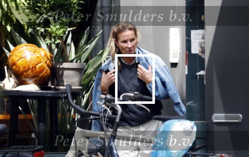 Amsterdam 11 juli 2025
Annemieke Verdoorn nmet een vriendin op de cornelis schuytstraat.