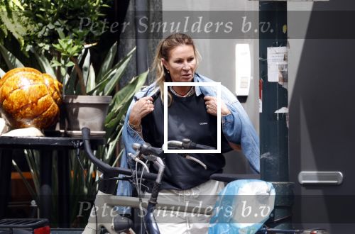 Amsterdam 11 juli 2025
Annemieke Verdoorn nmet een vriendin op de cornelis schuytstraat.