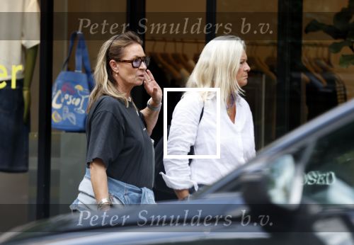 Amsterdam 11 juli 2025
Annemieke Verdoorn nmet een vriendin op de cornelis schuytstraat.