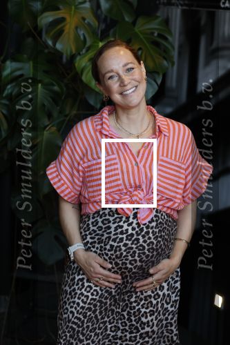 Scheveningen 30 juni 2025
Onthulling van de Walk of Fame ter gelegenheid van 35 jaar aan bijzondere musicalproducties in het AFAS Circustheater in Scheveningen. Anouk Maas zwanger
