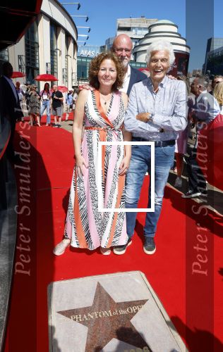 Scheveningen 30 juni 2025
Onthulling van de Walk of Fame ter gelegenheid van 35 jaar aan bijzondere musicalproducties in het AFAS Circustheater in Scheveningen. Ben Cramer