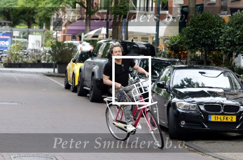 Amsterdam 18 juli 2025
Kunstenaar Bram Reijnders op de fiets in Amsterdam zuid.