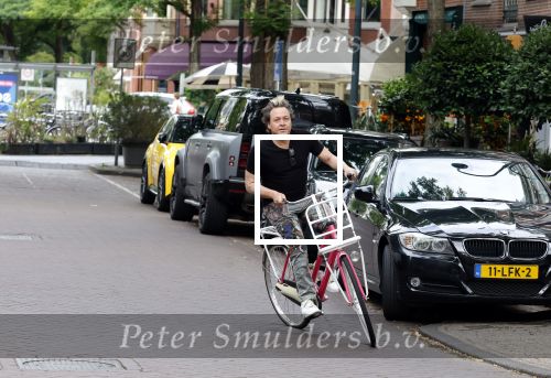 Amsterdam 18 juli 2025
Kunstenaar Bram Reijnders op de fiets in Amsterdam zuid.