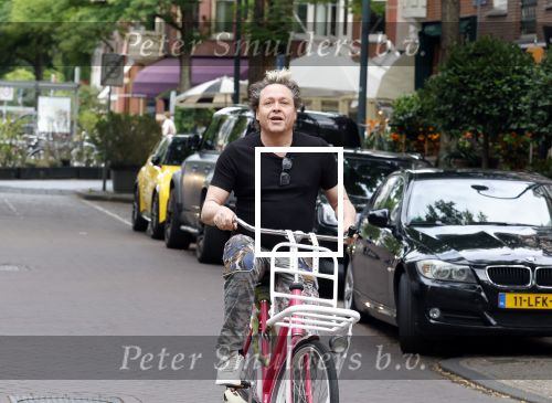 Amsterdam 18 juli 2025
Kunstenaar Bram Reijnders op de fiets in Amsterdam zuid.