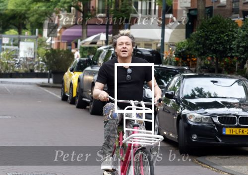 Amsterdam 18 juli 2025
Kunstenaar Bram Reijnders op de fiets in Amsterdam zuid.
