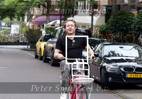 Amsterdam 18 juli 2025
Kunstenaar Bram Reijnders op de fiets in Amsterdam zuid.