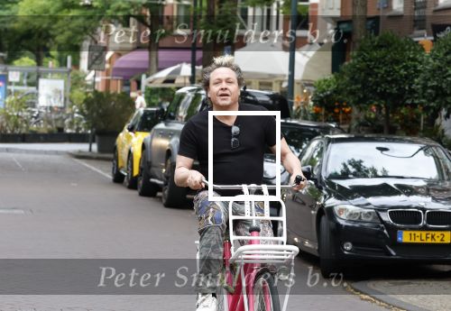 Amsterdam 18 juli 2025
Kunstenaar Bram Reijnders op de fiets in Amsterdam zuid.