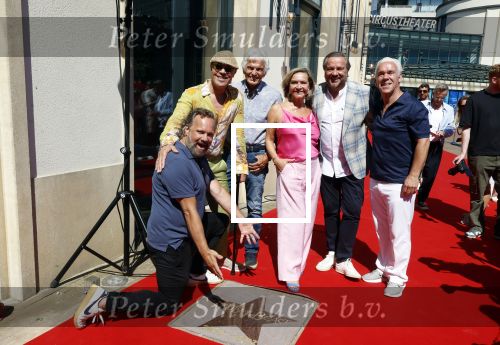 Scheveningen 30 juni 2025
Onthulling van de Walk of Fame ter gelegenheid van 35 jaar aan bijzondere musicalproducties in het AFAS Circustheater in Scheveningen. Carlo Boszhard Stanley Burleson Ben Cramer en Mariska v Kolck