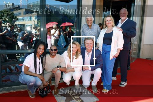Scheveningen 30 juni 2025
Onthulling van de Walk of Fame ter gelegenheid van 35 jaar aan bijzondere musicalproducties in het AFAS Circustheater in Scheveningen. Carolina Dijkhuizen Antje Monteiro Bastiaan Ragas Jeroen Phaff Marleen v d Loo en Ben Cramer