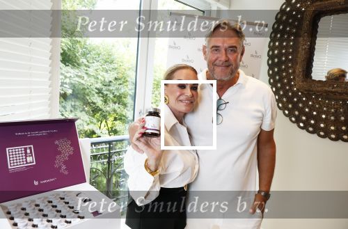Amsterdam 10 juli 2025
Presentatie Bioteq Vitality van Connie Witteman bij haar thuis . Connie Witteman met zakenpartner Bob Reiche