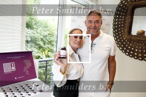 Amsterdam 10 juli 2025
Presentatie Bioteq Vitality van Connie Witteman bij haar thuis . Connie Witteman met zakenpartner Bob Reiche