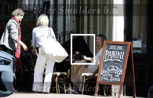Amsterdam 17 juli 2025
Johnny van t Schip en Danielle  Zwanikken op terras en op straat in het centrum van Amsterdam.