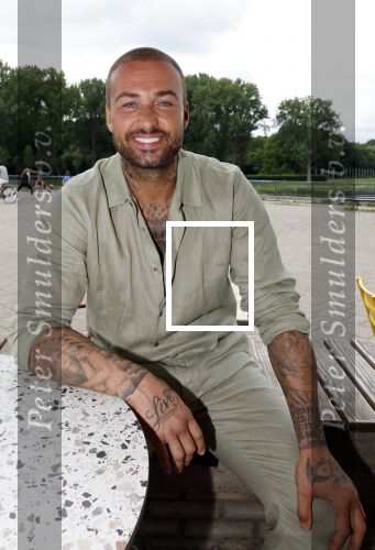 Amsterdam 13 juli 2025
Presentatie boek Dave Roelvink bij restaurant de Bosbaan . Aanwezig oa zijn vriendin Marijn Kuipers vader Dries Roelvink Honoria Roelvink Donny Roelvink en zijn moeder Lucienne Kenter.