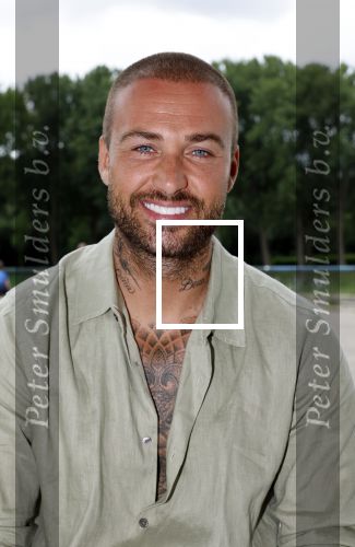 Amsterdam 13 juli 2025
Presentatie boek Dave Roelvink bij restaurant de Bosbaan . Aanwezig oa zijn vriendin Marijn Kuipers vader Dries Roelvink Honoria Roelvink Donny Roelvink en zijn moeder Lucienne Kenter.