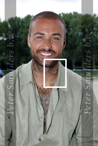 Amsterdam 13 juli 2025
Presentatie boek Dave Roelvink bij restaurant de Bosbaan . Aanwezig oa zijn vriendin Marijn Kuipers vader Dries Roelvink Honoria Roelvink Donny Roelvink en zijn moeder Lucienne Kenter.
