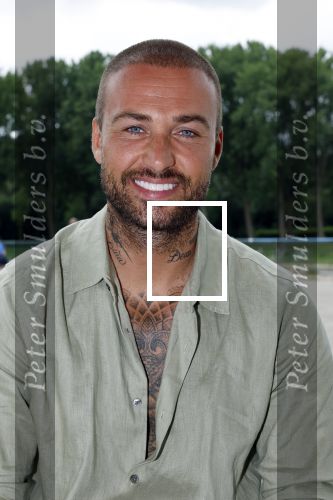 Amsterdam 13 juli 2025
Presentatie boek Dave Roelvink bij restaurant de Bosbaan . Aanwezig oa zijn vriendin Marijn Kuipers vader Dries Roelvink Honoria Roelvink Donny Roelvink en zijn moeder Lucienne Kenter.