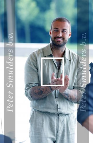 Amsterdam 13 juli 2025
Presentatie boek Dave Roelvink bij restaurant de Bosbaan . Aanwezig oa zijn vriendin Marijn Kuipers vader Dries Roelvink Honoria Roelvink Donny Roelvink en zijn moeder Lucienne Kenter.
