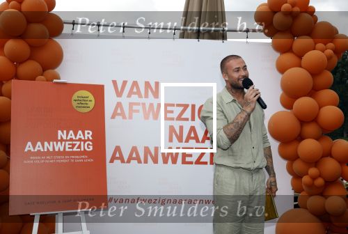 Amsterdam 13 juli 2025
Presentatie boek Dave Roelvink bij restaurant de Bosbaan . Aanwezig oa zijn vriendin Marijn Kuipers vader Dries Roelvink Honoria Roelvink Donny Roelvink en zijn moeder Lucienne Kenter.