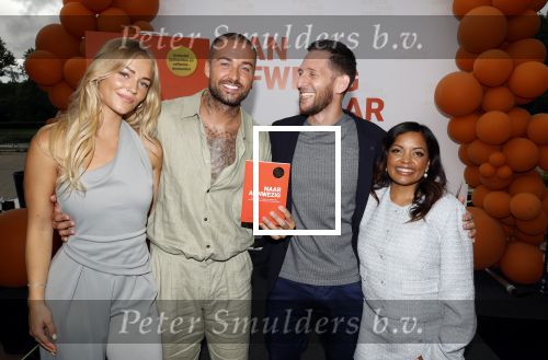 Amsterdam 13 juli 2025
Presentatie boek Dave Roelvink bij restaurant de Bosbaan . Aanwezig oa zijn vriendin Marijn Kuipers vader Dries Roelvink Honoria Roelvink Donny Roelvink en zijn moeder Lucienne Kenter.
Dave Roelvink en Jaap Hulsmann en partners