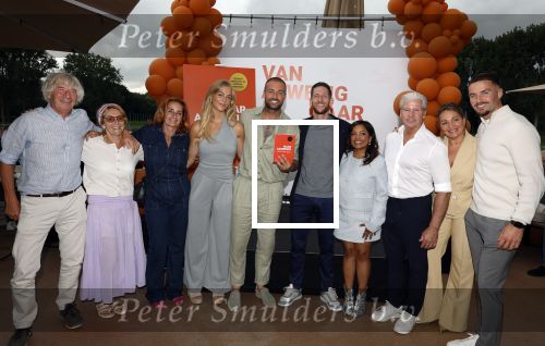 Amsterdam 13 juli 2025
Presentatie boek Dave Roelvink bij restaurant de Bosbaan . Aanwezig oa zijn vriendin Marijn Kuipers vader Dries Roelvink Honoria Roelvink Donny Roelvink en zijn moeder Lucienne Kenter.
Dave Roelvink en Jaap Hulsmann en partners