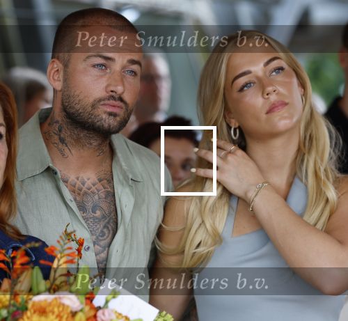 Amsterdam 13 juli 2025
Presentatie boek Dave Roelvink bij restaurant de Bosbaan . Aanwezig oa zijn vriendin Marijn Kuipers vader Dries Roelvink Honoria Roelvink Donny Roelvink en zijn moeder Lucienne Kenter.
