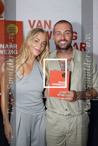 Amsterdam 13 juli 2025
Presentatie boek Dave Roelvink bij restaurant de Bosbaan . Aanwezig oa zijn vriendin Marijn Kuipers vader Dries Roelvink Honoria Roelvink Donny Roelvink en zijn moeder Lucienne Kenter.