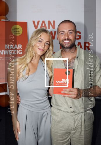 Amsterdam 13 juli 2025
Presentatie boek Dave Roelvink bij restaurant de Bosbaan . Aanwezig oa zijn vriendin Marijn Kuipers vader Dries Roelvink Honoria Roelvink Donny Roelvink en zijn moeder Lucienne Kenter.