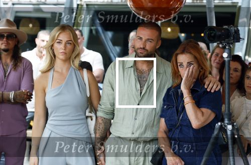 Amsterdam 13 juli 2025
Presentatie boek Dave Roelvink bij restaurant de Bosbaan . Aanwezig oa zijn vriendin Marijn Kuipers vader Dries Roelvink Honoria Roelvink Donny Roelvink en zijn moeder Lucienne Kenter.