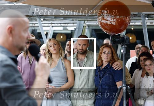 Amsterdam 13 juli 2025
Presentatie boek Dave Roelvink bij restaurant de Bosbaan . Aanwezig oa zijn vriendin Marijn Kuipers vader Dries Roelvink Honoria Roelvink Donny Roelvink en zijn moeder Lucienne Kenter.
