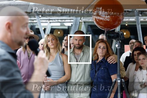 Amsterdam 13 juli 2025
Presentatie boek Dave Roelvink bij restaurant de Bosbaan . Aanwezig oa zijn vriendin Marijn Kuipers vader Dries Roelvink Honoria Roelvink Donny Roelvink en zijn moeder Lucienne Kenter.