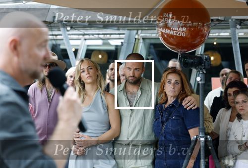 Amsterdam 13 juli 2025
Presentatie boek Dave Roelvink bij restaurant de Bosbaan . Aanwezig oa zijn vriendin Marijn Kuipers vader Dries Roelvink Honoria Roelvink Donny Roelvink en zijn moeder Lucienne Kenter.