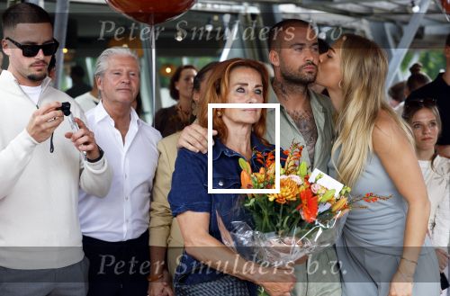 Amsterdam 13 juli 2025
Presentatie boek Dave Roelvink bij restaurant de Bosbaan . Aanwezig oa zijn vriendin Marijn Kuipers vader Dries Roelvink Honoria Roelvink Donny Roelvink en zijn moeder Lucienne Kenter.