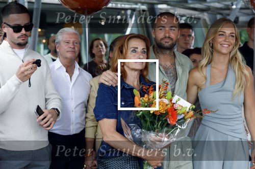 Amsterdam 13 juli 2025
Presentatie boek Dave Roelvink bij restaurant de Bosbaan . Aanwezig oa zijn vriendin Marijn Kuipers vader Dries Roelvink Honoria Roelvink Donny Roelvink en zijn moeder Lucienne Kenter.