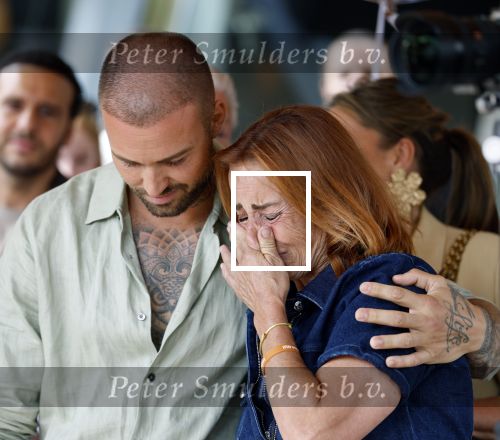Amsterdam 13 juli 2025
Presentatie boek Dave Roelvink bij restaurant de Bosbaan . Aanwezig oa zijn vriendin Marijn Kuipers vader Dries Roelvink Honoria Roelvink Donny Roelvink en zijn moeder Lucienne Kenter.