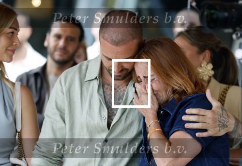 Amsterdam 13 juli 2025
Presentatie boek Dave Roelvink bij restaurant de Bosbaan . Aanwezig oa zijn vriendin Marijn Kuipers vader Dries Roelvink Honoria Roelvink Donny Roelvink en zijn moeder Lucienne Kenter.
