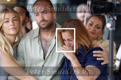 Amsterdam 13 juli 2025
Presentatie boek Dave Roelvink bij restaurant de Bosbaan . Aanwezig oa zijn vriendin Marijn Kuipers vader Dries Roelvink Honoria Roelvink Donny Roelvink en zijn moeder Lucienne Kenter.