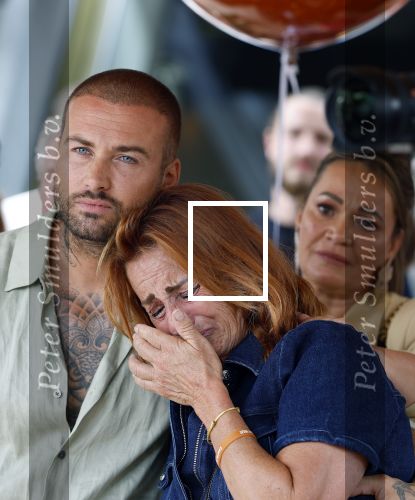 Amsterdam 13 juli 2025
Presentatie boek Dave Roelvink bij restaurant de Bosbaan . Aanwezig oa zijn vriendin Marijn Kuipers vader Dries Roelvink Honoria Roelvink Donny Roelvink en zijn moeder Lucienne Kenter.