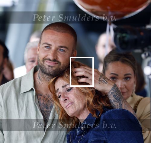 Amsterdam 13 juli 2025
Presentatie boek Dave Roelvink bij restaurant de Bosbaan . Aanwezig oa zijn vriendin Marijn Kuipers vader Dries Roelvink Honoria Roelvink Donny Roelvink en zijn moeder Lucienne Kenter.
