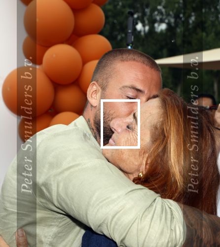 Amsterdam 13 juli 2025
Presentatie boek Dave Roelvink bij restaurant de Bosbaan . Aanwezig oa zijn vriendin Marijn Kuipers vader Dries Roelvink Honoria Roelvink Donny Roelvink en zijn moeder Lucienne Kenter.