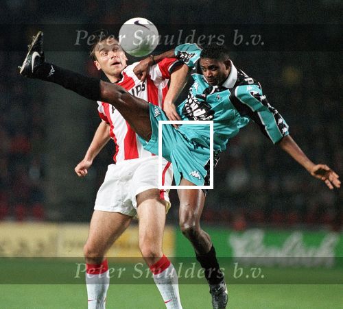 Eindhoven, 31 oktober 1998
PSV-Sparta, eindstand 4-0
PSV-er Dmitri Khokhlov in duel met Marilia de Santana