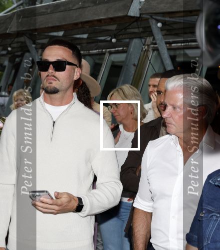 Amsterdam 13 juli 2025
Presentatie boek Dave Roelvink bij restaurant de Bosbaan . Aanwezig oa zijn vriendin Marijn Kuipers vader Dries Roelvink Honoria Roelvink Donny Roelvink en zijn moeder Lucienne Kenter.
